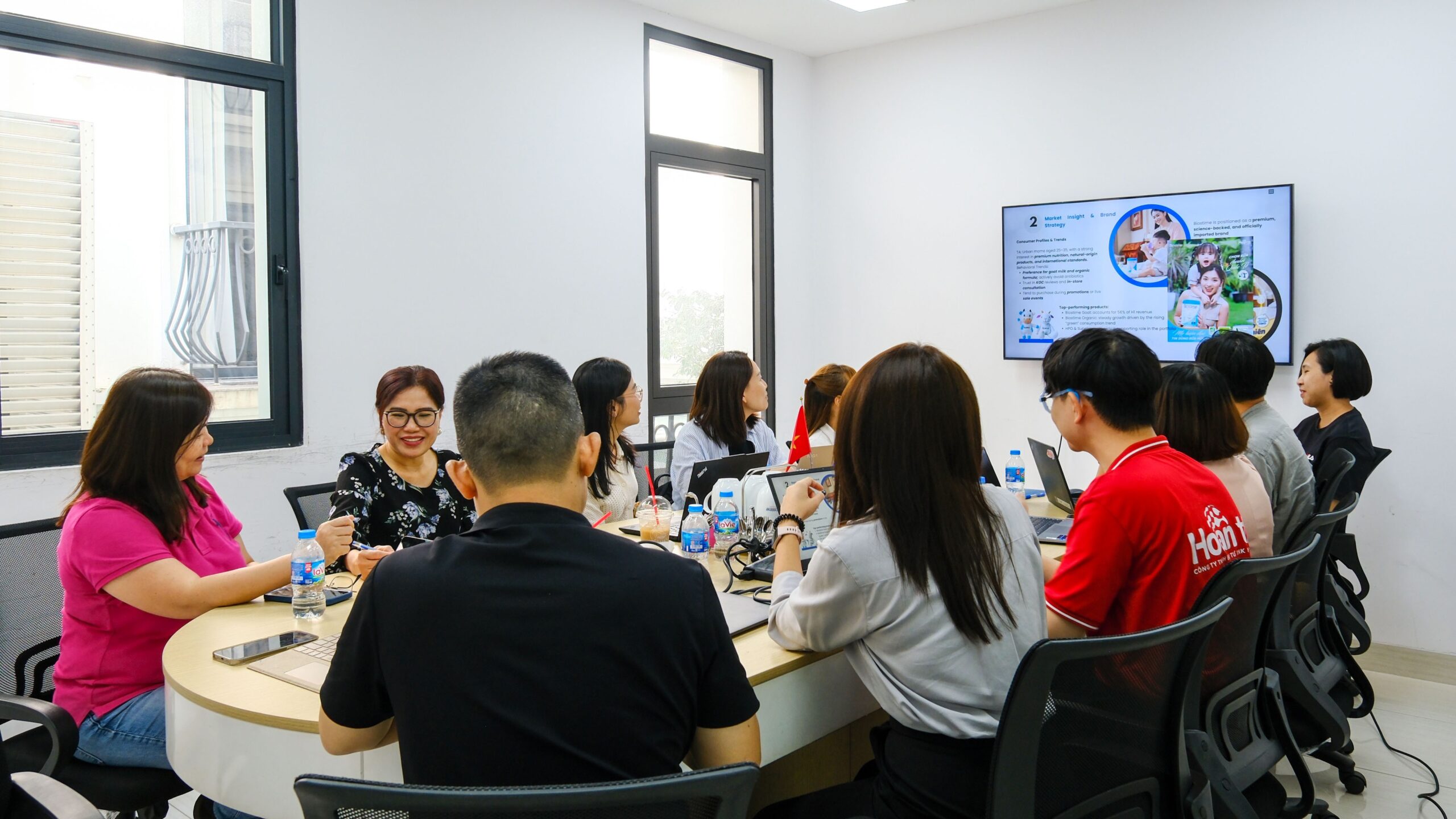 Đại diện nhãn hàng Biostime họp bàn cùng Ban lãnh đạo Hoan TT