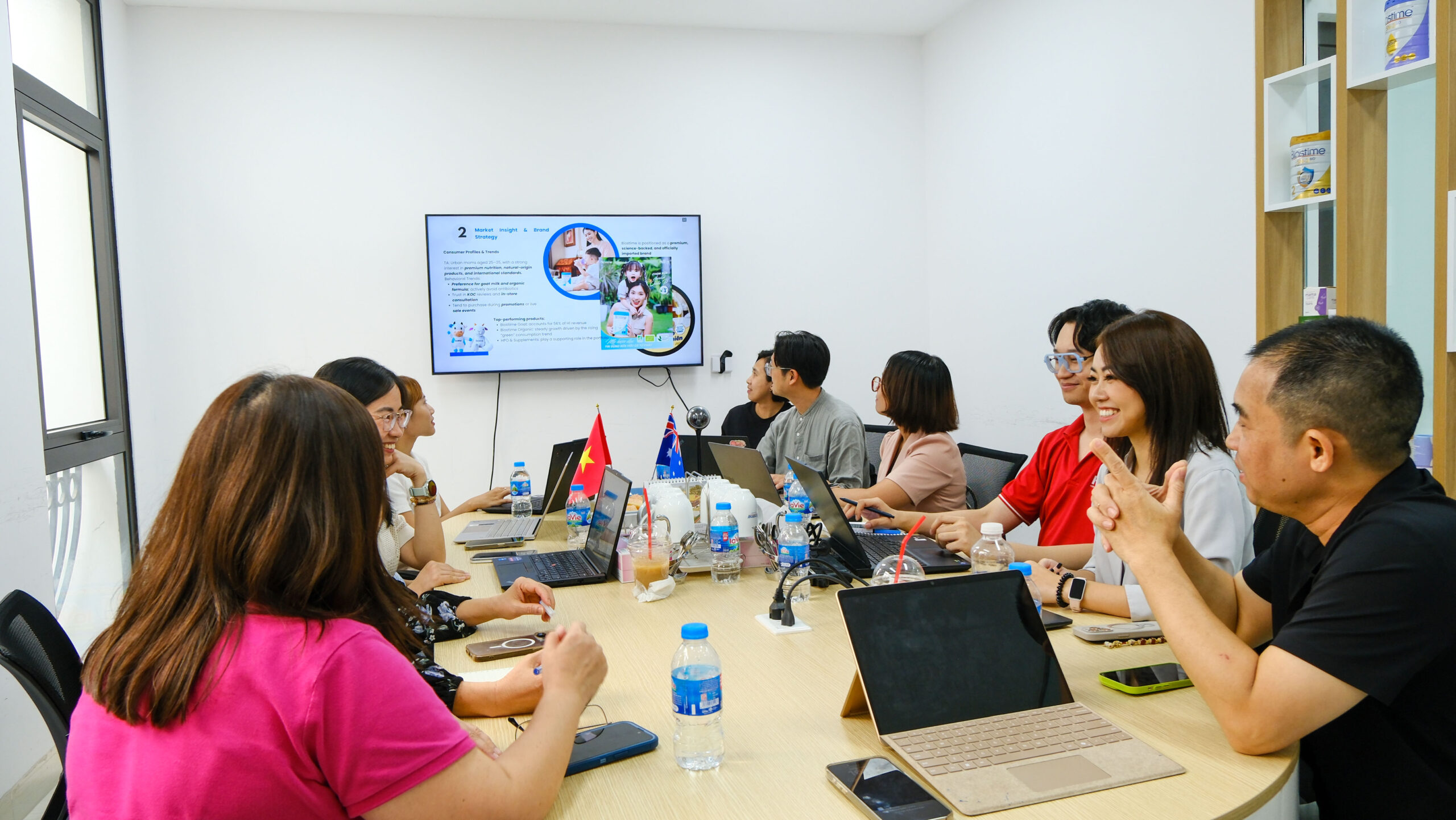 Đại diện nhãn hàng Biostime họp bàn cùng Ban lãnh đạo Hoan TT