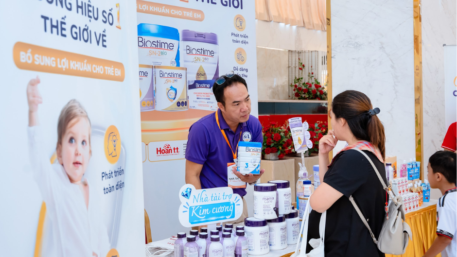 Khu vực trưng bày và tư vấn sản phẩm từ Hoan TT